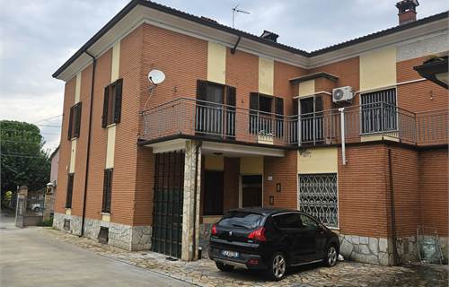 INTERA PALAZZINA RESIDENZIALE – OTTIMA OPPORTUNITÀ DI INVESTIMENTO